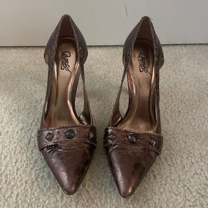 Carlos Santana bronze pumps